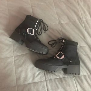 Black Steve Madden combat boots size 6